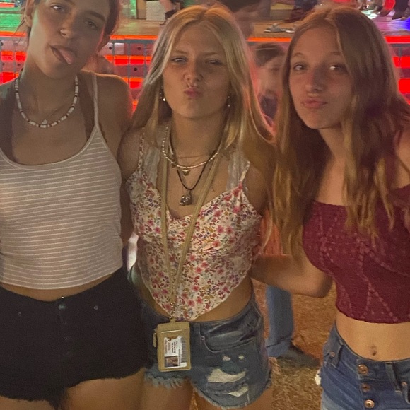 Meet your Posher, Ellianna - Picture 1 of 1